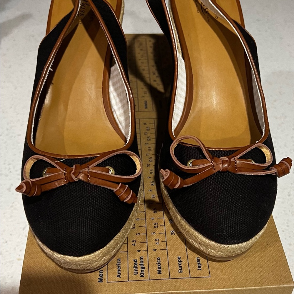 NEW - G.H. Bass Kim Espadrille Wedges Black/Brown, Closed Toe Bow